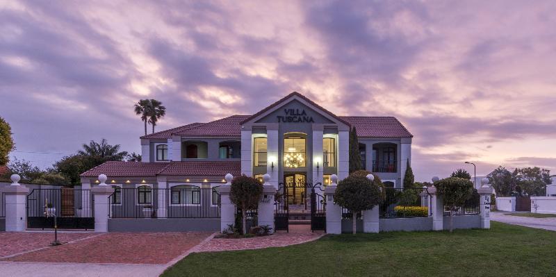 Villa Tuscana By Mantis Port Elizabeth Exterior photo